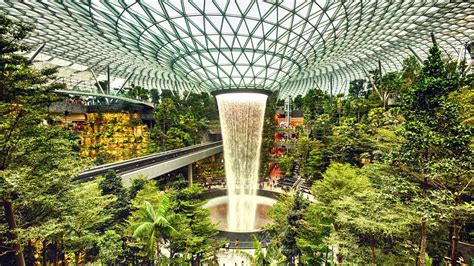 changi airport cloakroom.